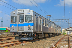 [弘南鉄道大鰐線津軽大沢車両検修所] 7000系7039F、ふかや花園行表示。まだ開業してません。