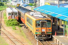 [津軽鉄道津軽五所川原駅] 104列車、津軽21-105+オハフ33 1+オハ46 2+DD35 2、自分が乗ってきた列車ですが、貸切列車の貨車以外の部分が後ろにくっついてきました。