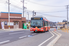 [大船渡線栃ヶ沢公園駅] BRT3105便、栃ヶ沢公園駅へは「わざわざ寄り道してくる」ルートなので、陸前高田方面、陸前矢作方面とも、昨日までの陸前高田駅付近を転回してこの場所に停まります。