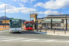 [大船渡線陸前高田駅] BRT3102便、岩手県交通のバスは西側の乗り場に停車して、BRTより先に出発しました。