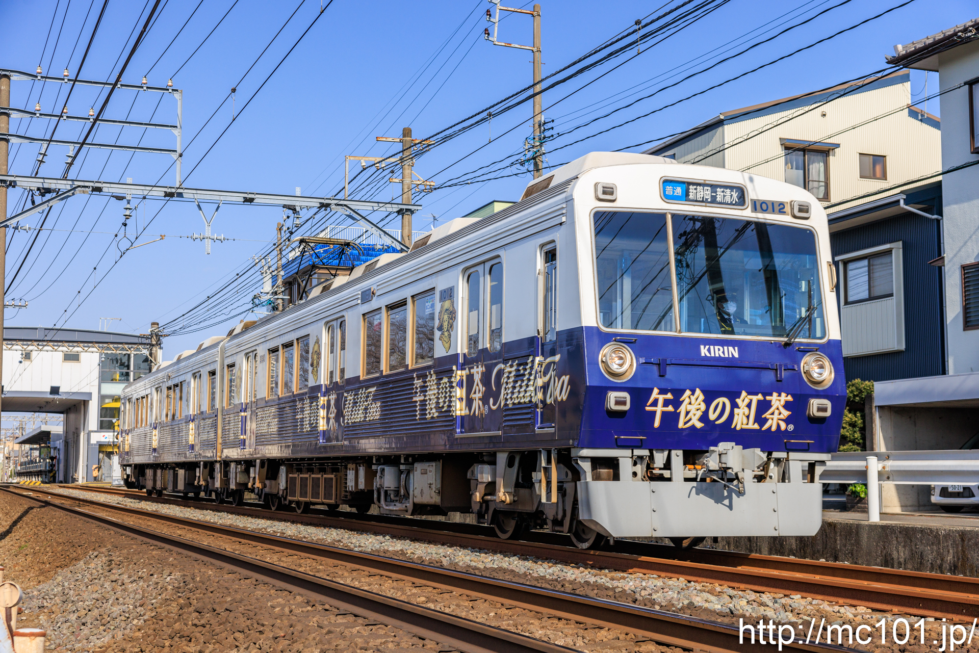 静岡鉄道静岡清水線 県総合運動場～県立美術館前間で撮影した静岡鉄道1000形1012を先頭とする列車(1012F)の写真