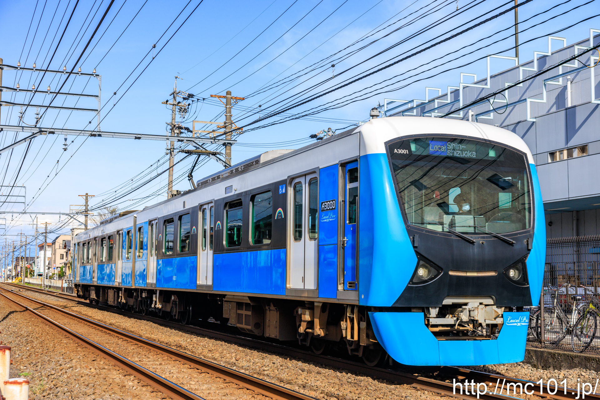 静岡鉄道静岡清水線 草薙～御門台間で撮影した静岡鉄道A3000形A3001を先頭とする列車(A3001F)の写真