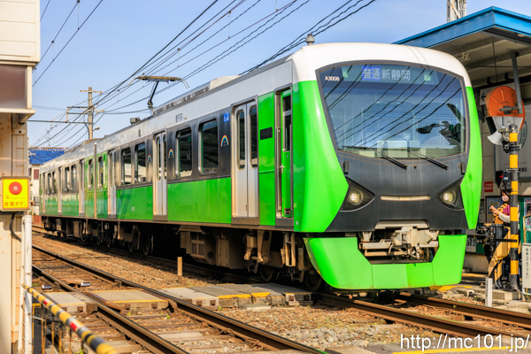 静岡鉄道静岡清水線 古庄駅で撮影した静岡鉄道A3000形A3008を先頭とする列車(A3008F)の写真
