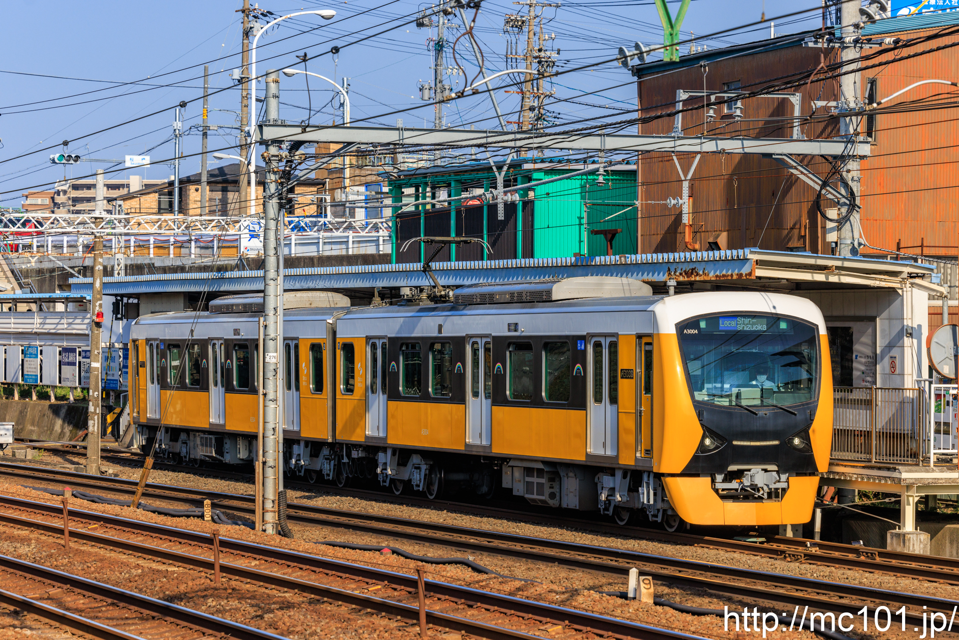 静岡鉄道静岡清水線 桜橋駅付近で撮影した静岡鉄道A3000形A3004を先頭とする列車(A3004F)の写真