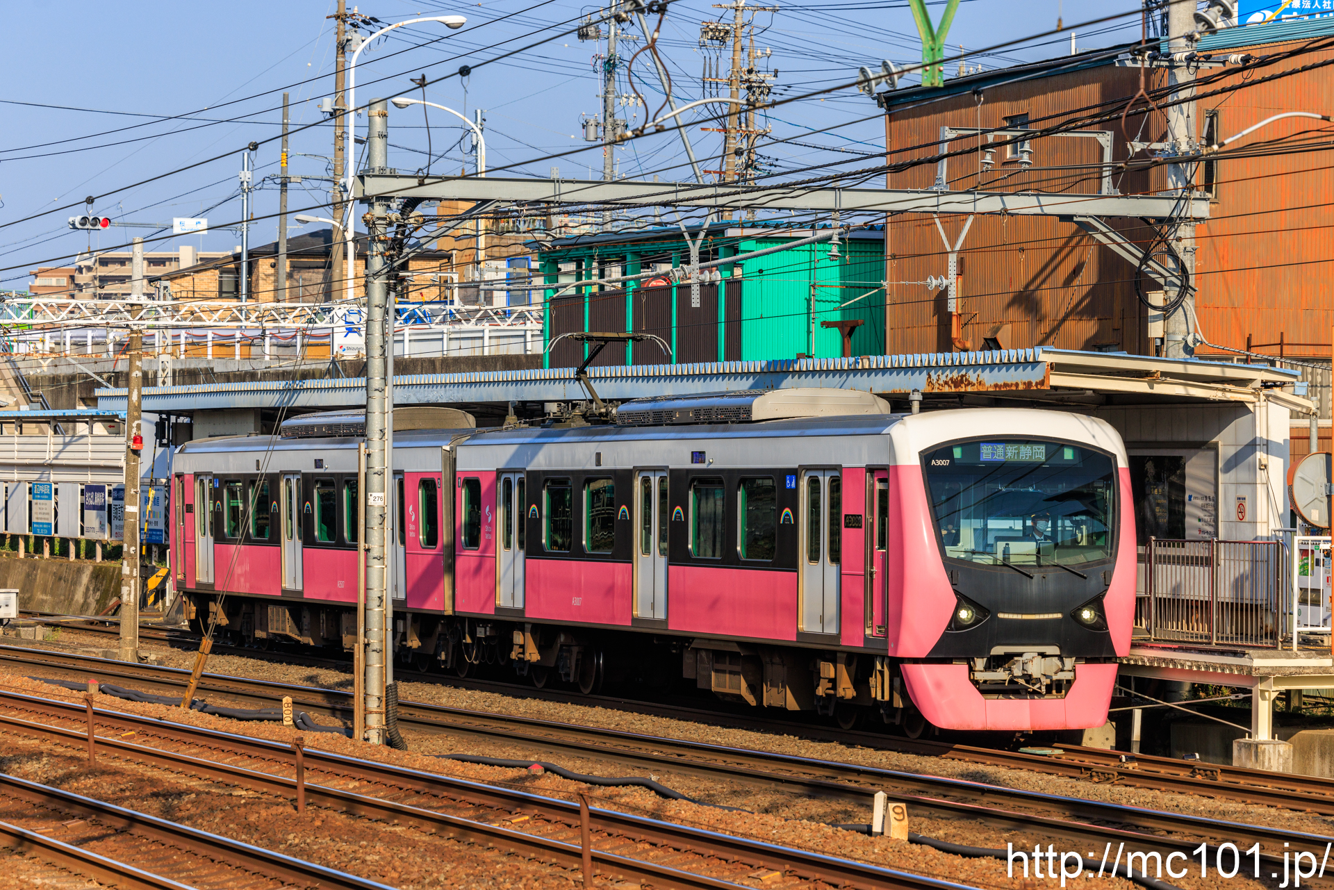 静岡鉄道静岡清水線 桜橋駅付近で撮影した静岡鉄道A3000形A3007を先頭とする列車(A3007F)の写真