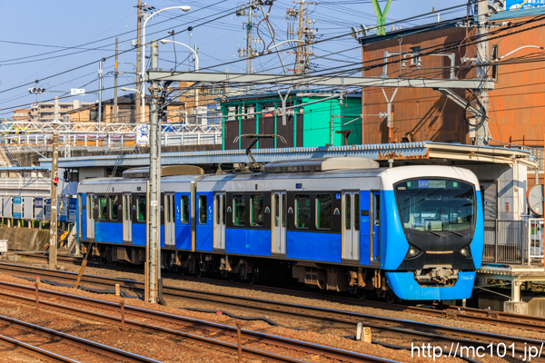 静岡鉄道静岡清水線 桜橋駅付近で撮影した静岡鉄道A3000形A3001を先頭とする列車(A3001F)の写真