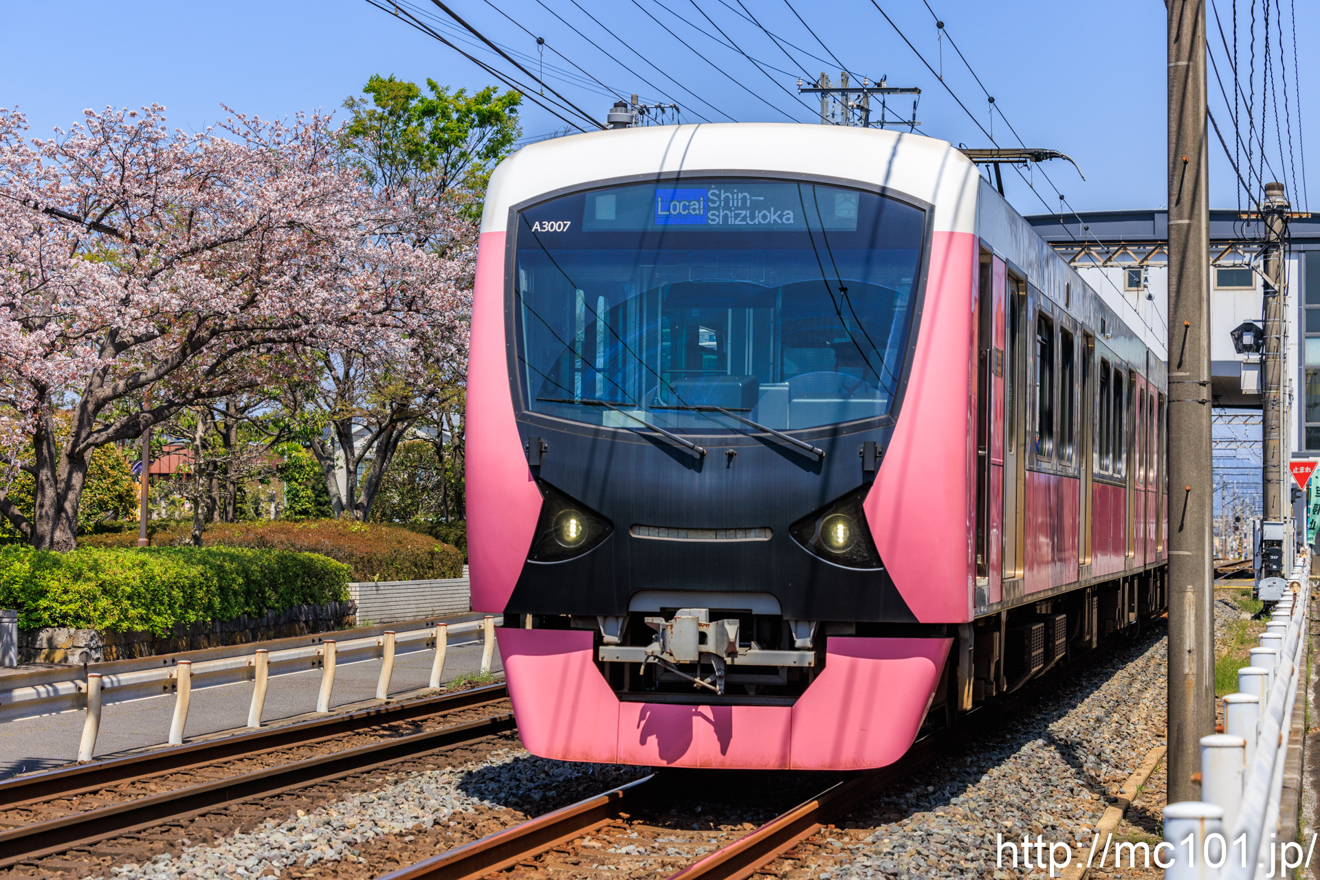 静岡鉄道静岡清水線 県総合運動場～県立美術館前間で撮影した静岡鉄道A3000形A3007を先頭とする列車(A3007F)の写真