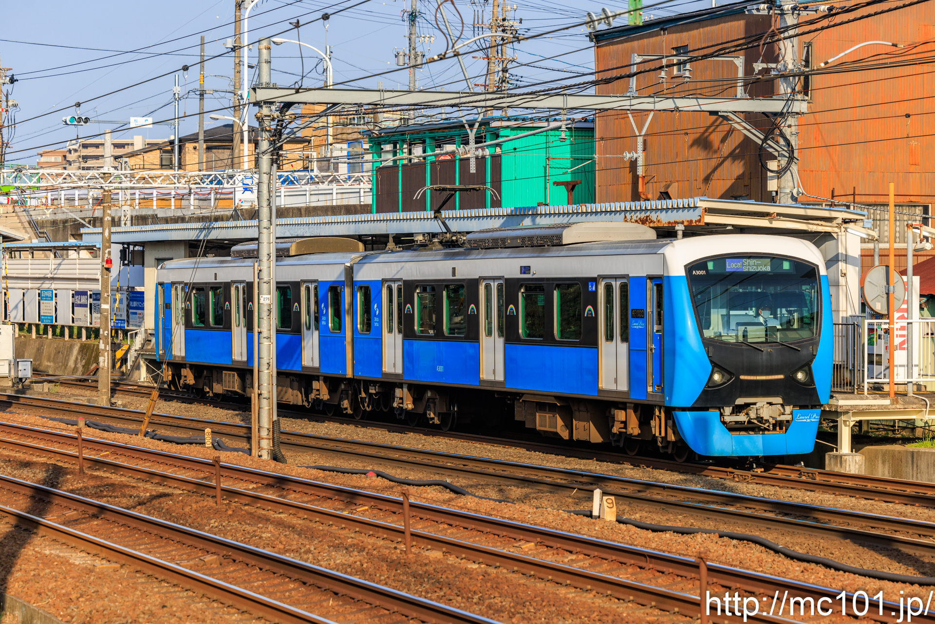 静岡鉄道静岡清水線 桜橋駅付近で撮影した静岡鉄道A3000形A3001を先頭とする列車(A3001F)の写真