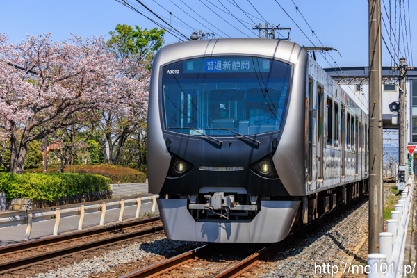 静岡鉄道静岡清水線 県総合運動場～県立美術館前間で撮影した静岡鉄道A3000形A3010を先頭とする列車(A3010F)の写真