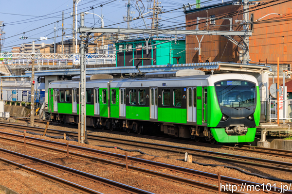 静岡鉄道静岡清水線 桜橋駅付近で撮影した静岡鉄道A3000形A3008を先頭とする列車(A3008F)の写真