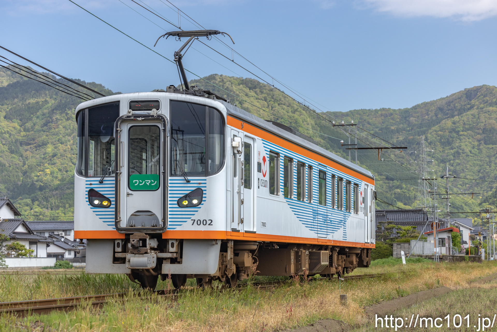 一畑電車北松江線  大津町～武志間で撮影した一畑電車7000系7002の写真