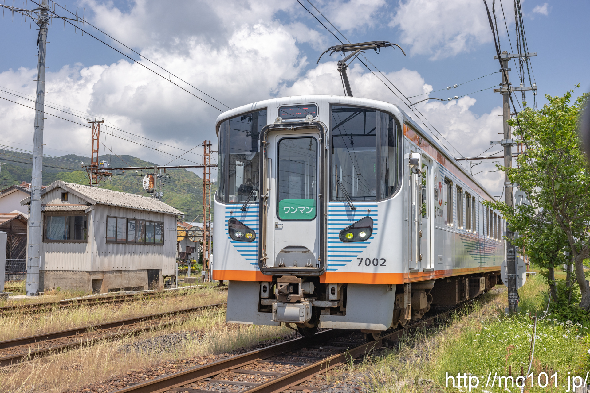 一畑電車北松江線 川跡駅付近で撮影した一畑電車7000系7002の写真