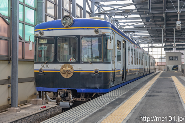 一畑電車北松江線 電鉄出雲市駅で撮影した一畑電車5000系5010を先頭とする列車(5010F)の写真