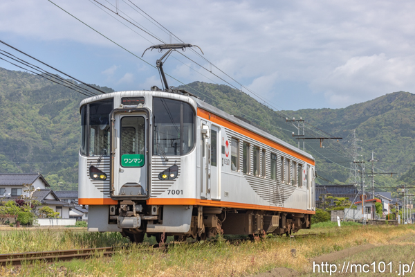 一畑電車北松江線  大津町～武志間で撮影した一畑電車7000系7001の写真