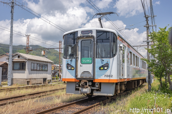 一畑電車北松江線 川跡駅付近で撮影した一畑電車7000系7002の写真