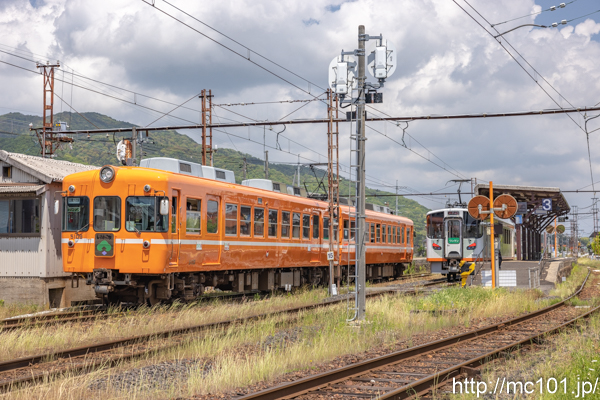 一畑電車北松江線 川跡駅付近で撮影した一畑電車5000系5109を先頭とする列車(5009F)の写真