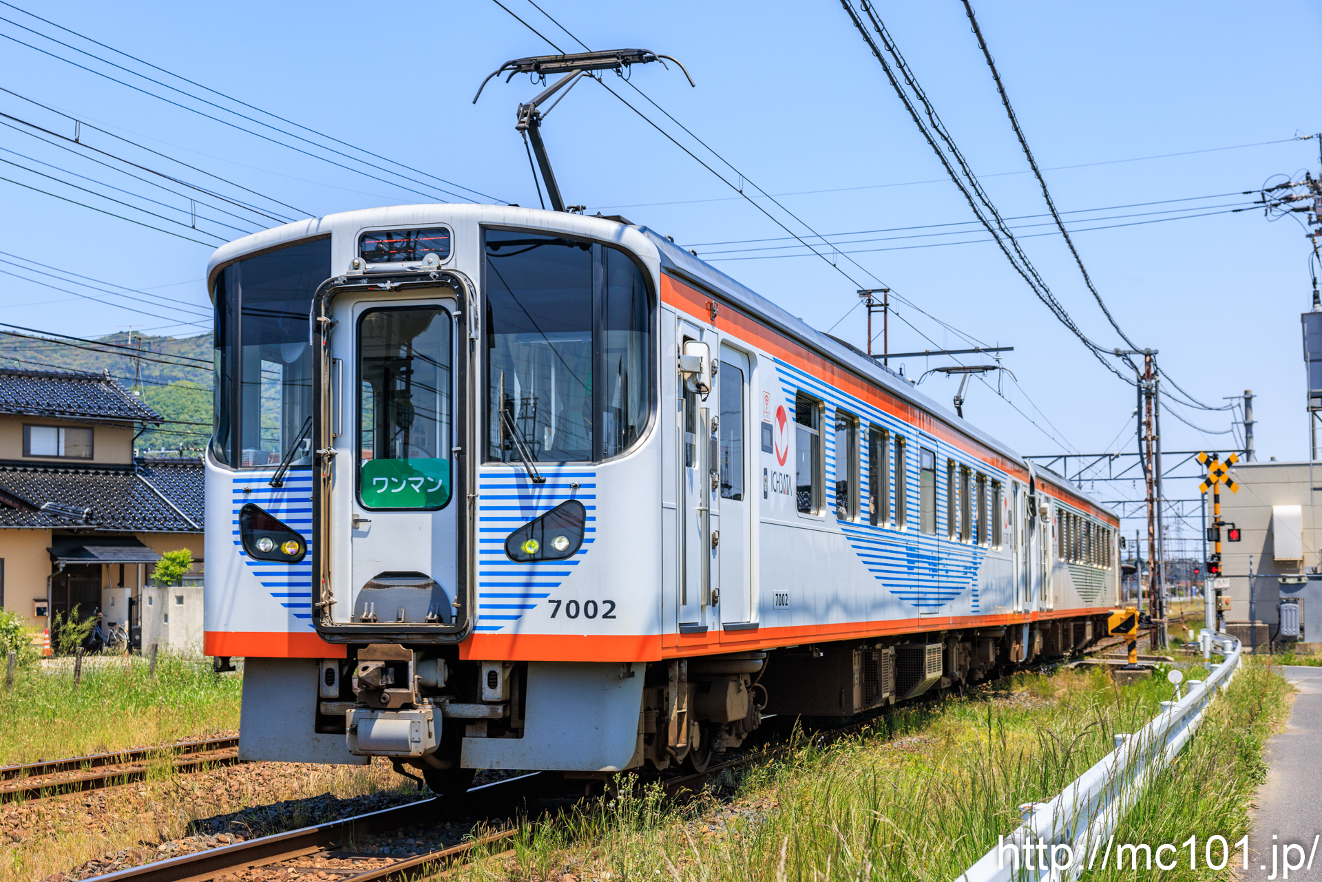 一畑電車北松江線 川跡駅付近で撮影した一畑電車7000系7002 + 7003の写真