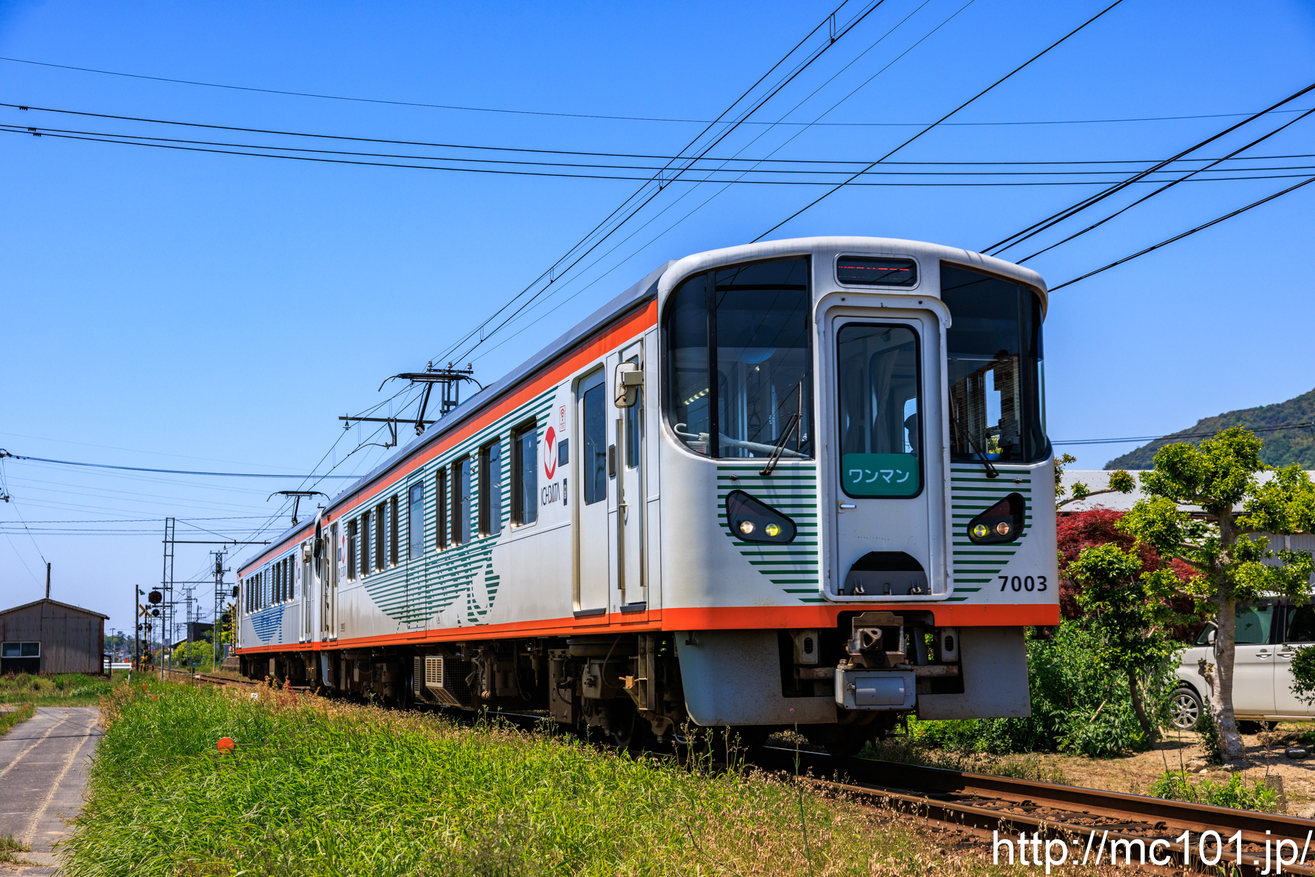 一畑電車大社線 遥堪駅付近で撮影した一畑電車7000系7003 + 7002の写真