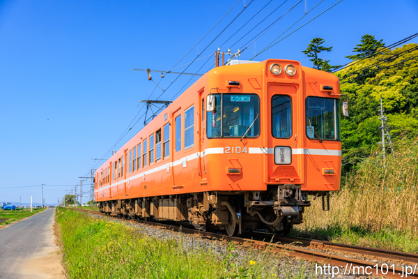 一畑電車北松江線 大寺～美談間で撮影した一畑電車2100系2104を先頭とする列車(2104F)の写真