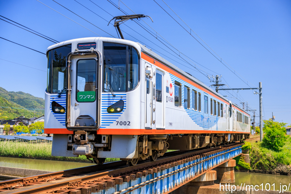 一畑電車大社線 浜山公園北口～出雲大社前間で撮影した一畑電車7000系7002 + 7003の写真