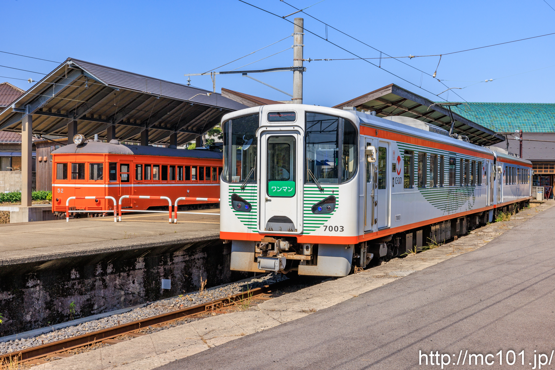 一畑電車大社線 出雲大社前駅で撮影した一畑電車7000系7003 + 7002の写真