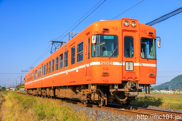 一畑電車北松江線 大寺駅付近で撮影した一畑電車2100系2104を先頭とする列車(2104F)の写真