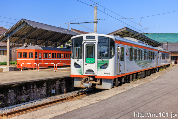 一畑電車大社線 出雲大社前駅で撮影した一畑電車7000系7003 + 7002の写真