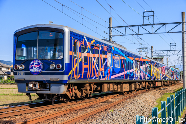 伊豆箱根鉄道駿豆線 大場駅付近で撮影した伊豆箱根鉄道3000系3011を先頭とする列車(3506F)の写真