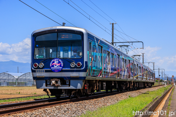 伊豆箱根鉄道駿豆線 原木～韮山間で撮影した伊豆箱根鉄道3000系3506を先頭とする列車(3506F)の写真