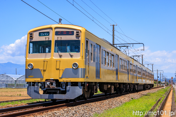 伊豆箱根鉄道駿豆線 原木～韮山間で撮影した伊豆箱根鉄道1300系2201を先頭とする列車(1301F)の写真