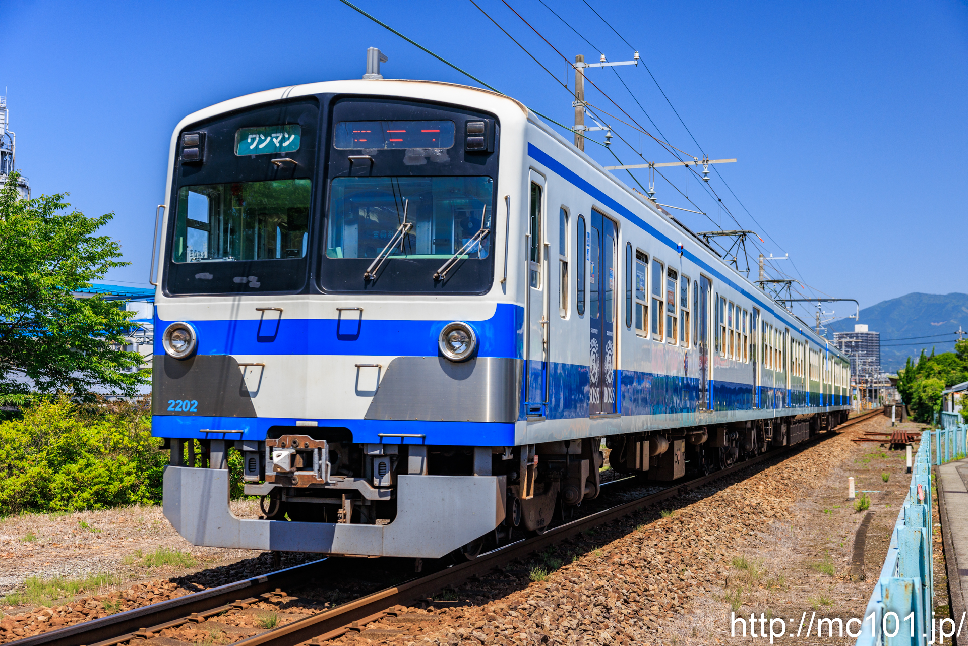 伊豆箱根鉄道駿豆線 三島二日町～大場間で撮影した伊豆箱根鉄道1300系2202を先頭とする列車(1302F)の写真