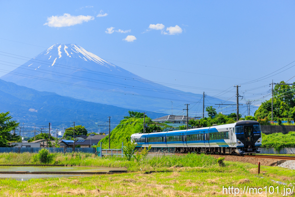 伊豆箱根鉄道駿豆線 三島二日町～大場間で撮影したJR東日本E257系クハE256-2506を先頭とする列車(NC-31編成)の写真