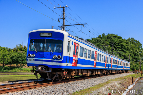 伊豆箱根鉄道駿豆線 三島二日町～大場間で撮影した伊豆箱根鉄道3000系3007を先頭とする列車(3504F)の写真