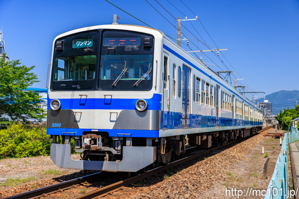 伊豆箱根鉄道駿豆線 三島二日町～大場間で撮影した伊豆箱根鉄道1300系2202を先頭とする列車(1302F)の写真