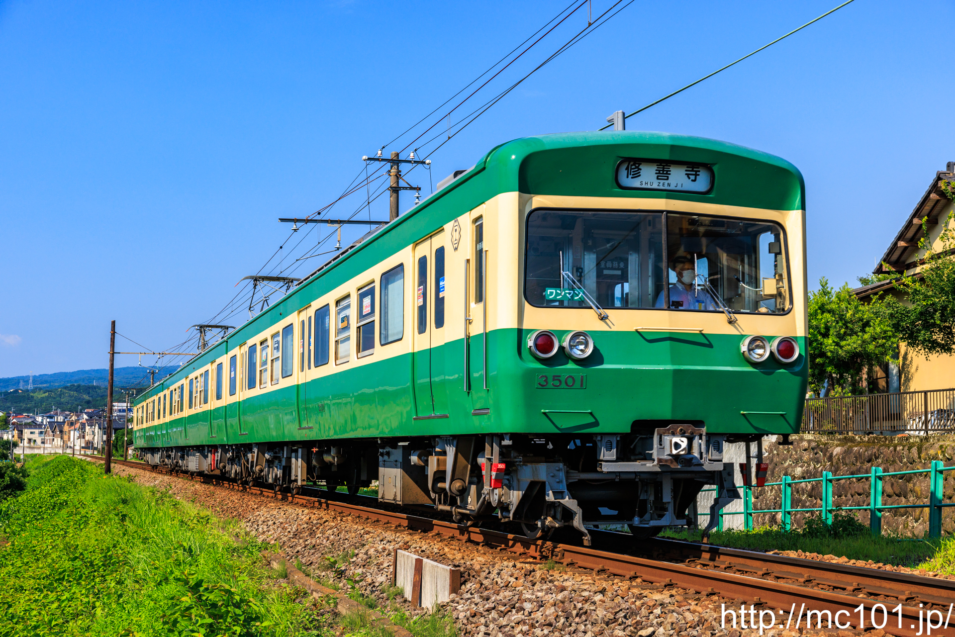 伊豆箱根鉄道駿豆線 田京～大仁間で撮影した伊豆箱根鉄道3000系3501を先頭とする列車(3501F)の写真