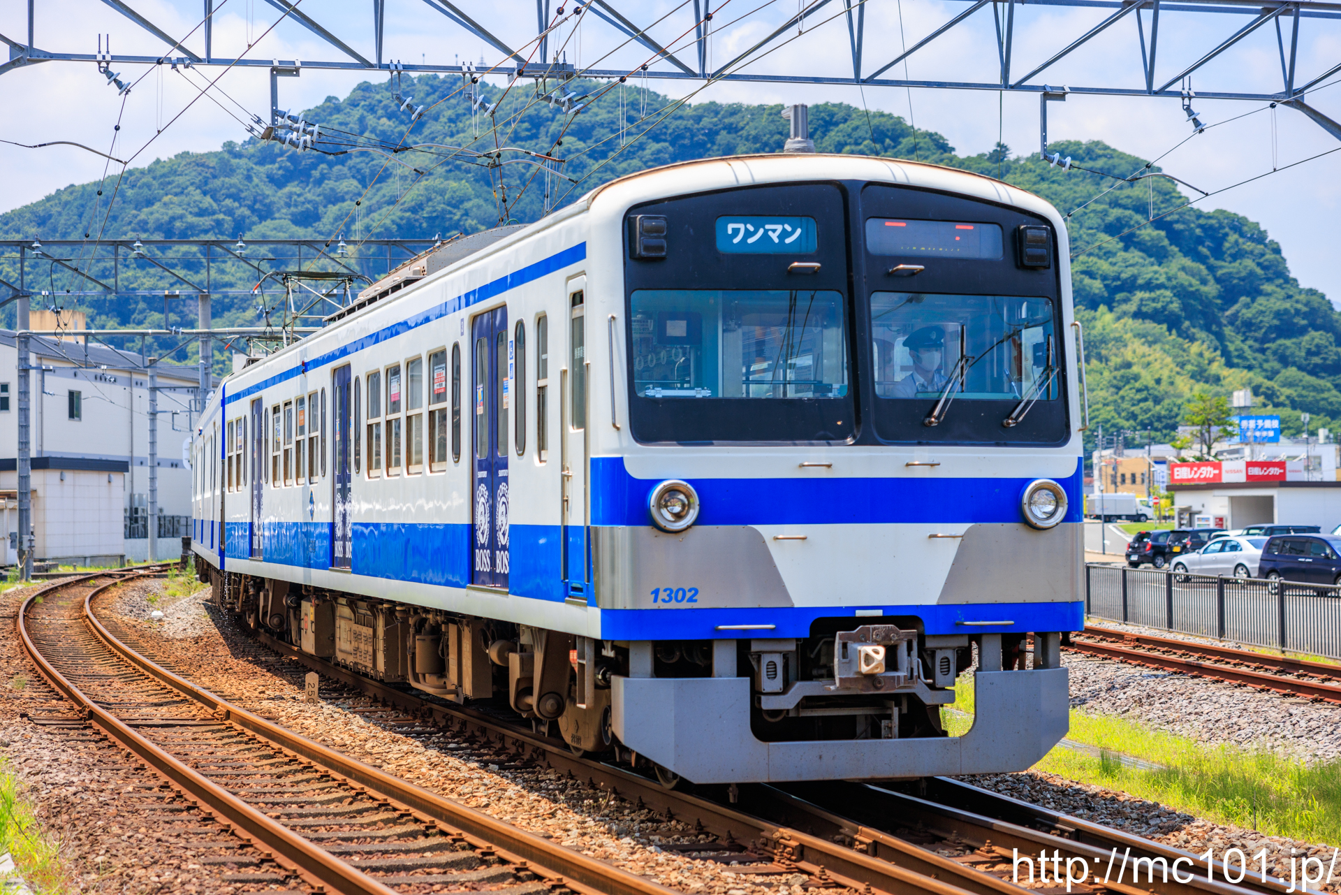 伊豆箱根鉄道駿豆線 修善寺駅付近で撮影した伊豆箱根鉄道1300系1302を先頭とする列車(1302F)の写真