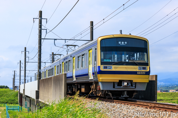 伊豆箱根鉄道駿豆線 伊豆仁田～原木間で撮影した伊豆箱根鉄道7000系7502を先頭とする列車(7502F)の写真