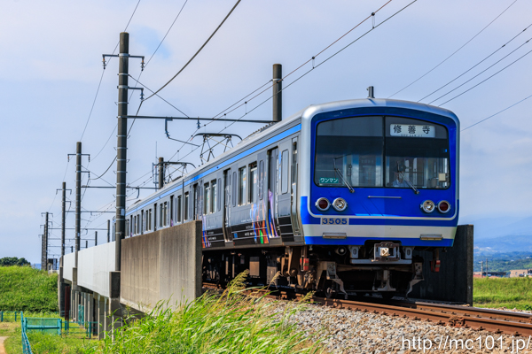 伊豆箱根鉄道駿豆線 伊豆仁田～原木間で撮影した伊豆箱根鉄道3000系3505を先頭とする列車(3505F)の写真