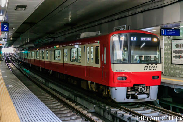 京浜急行電鉄大師線 大師橋駅で撮影した京浜急行電鉄1500形1525を先頭とする列車(1525F)の写真