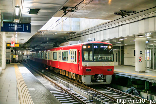 京浜急行電鉄大師線 大師橋駅で撮影した京浜急行電鉄600形655-1を先頭とする列車(655F)の写真