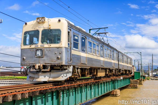 北陸鉄道浅野川線 蚊爪～粟ヶ崎間で撮影した北陸鉄道8000系8802を先頭とする列車(8802F)の写真