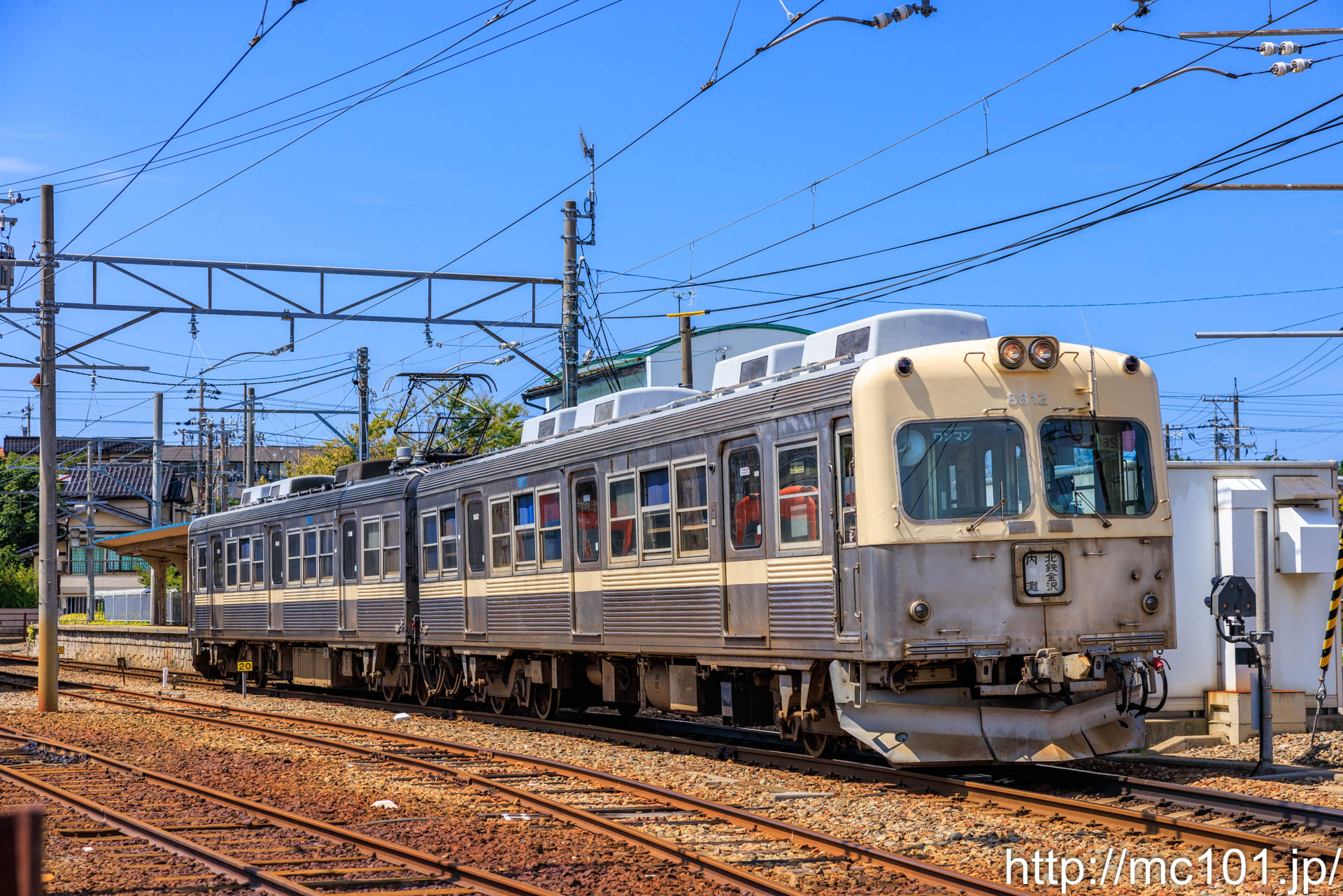 北陸鉄道浅野川線 内灘駅付近で撮影した北陸鉄道8000系8812を先頭とする列車(8802F)の写真