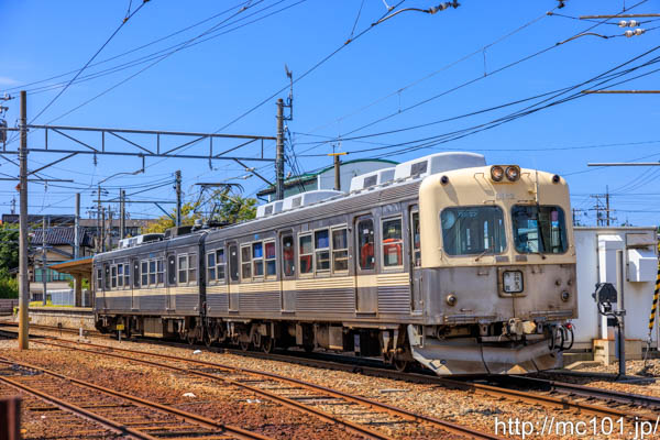 北陸鉄道浅野川線 内灘駅付近で撮影した北陸鉄道8000系8812を先頭とする列車(8802F)の写真