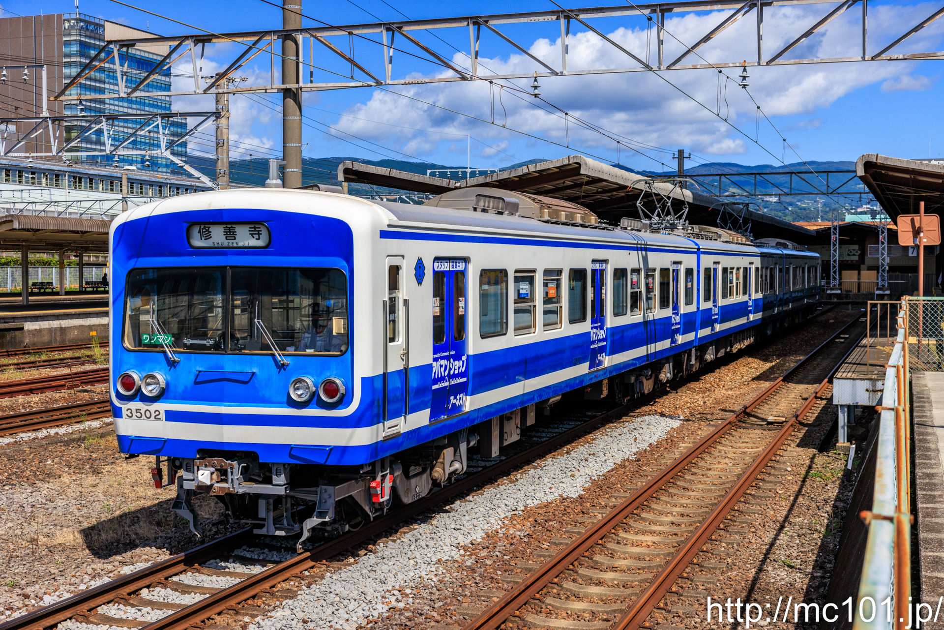 伊豆箱根鉄道駿豆線 三島駅で撮影した伊豆箱根鉄道3000系3502を先頭とする列車(3502F)の写真