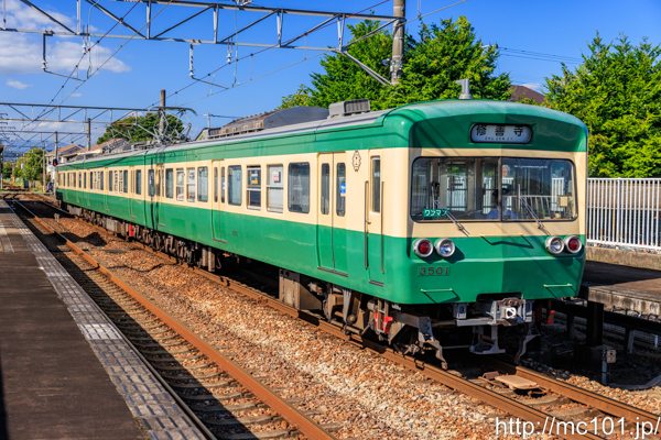 伊豆箱根鉄道駿豆線 伊豆仁田駅で撮影した伊豆箱根鉄道3000系3501を先頭とする列車(3501F)の写真