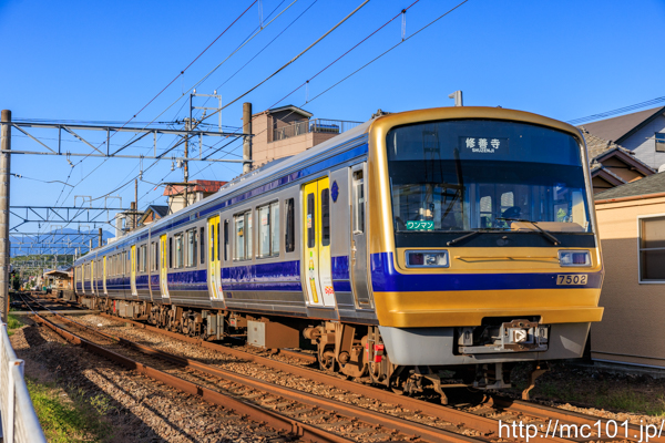 伊豆箱根鉄道駿豆線 田京駅付近で撮影した伊豆箱根鉄道7000系7502を先頭とする列車(7502F)の写真
