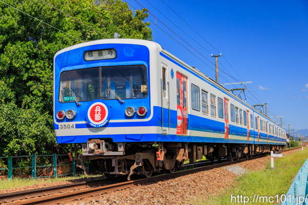 伊豆箱根鉄道駿豆線 伊豆仁田～原木間にてで撮影した伊豆箱根鉄道3000系3504を先頭とする列車(3504F)の写真