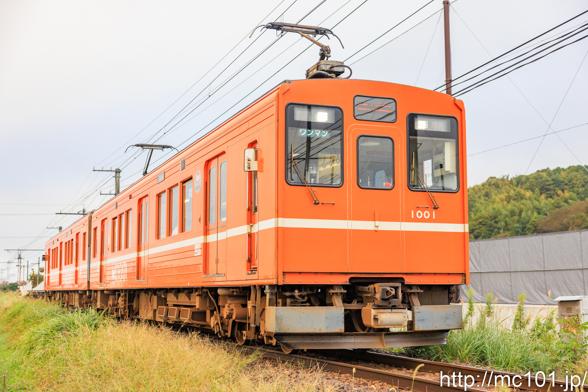 一畑電車北松江線 湖遊館新駅～園間で撮影した一畑電車1000系1001を先頭とする列車(1001F)の写真