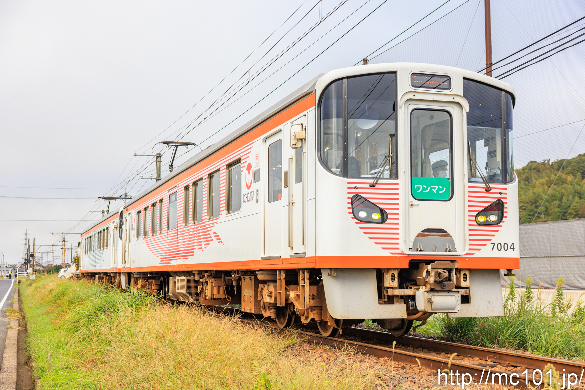 一畑電車北松江線 湖遊館新駅～園間で撮影した一畑電車7000系7004 + 7003の写真