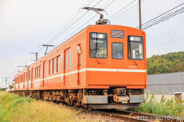 一畑電車北松江線 湖遊館新駅～園間で撮影した一畑電車1000系1001を先頭とする列車(1001F)の写真